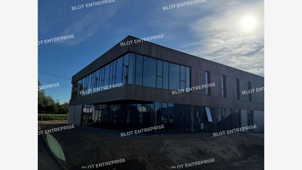 A vendre locaux d'activités 1 193m² les Sorinières