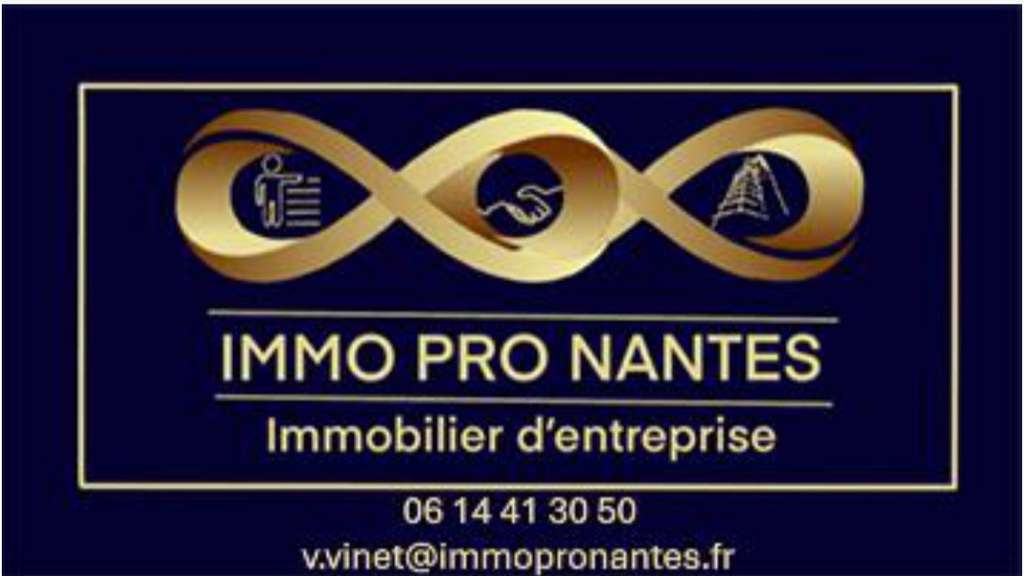 A VENDRE ensemble industriel de 1701 m² aux