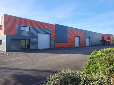 A VENDRE ensemble industriel de 1701 m² aux