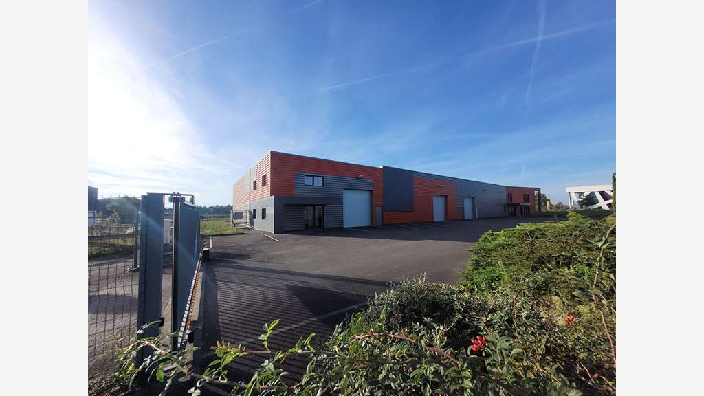 A VENDRE ensemble industriel de 1701 m² aux
