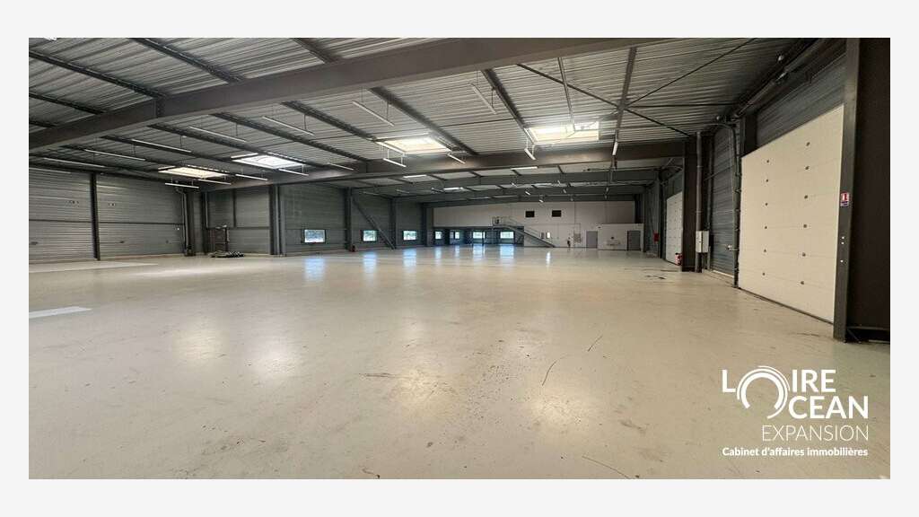 AV local activité 1701m² 20 parkings ZI Sud Nantes