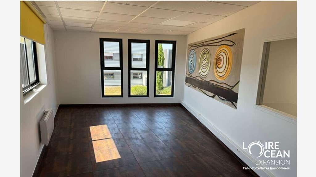 AV local activité 1701m² 20 parkings ZI Sud Nantes