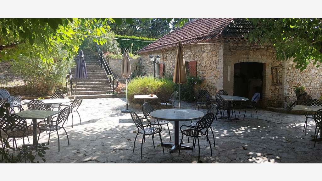 MURS AUBERGE AVEC BEAU LOGEMENT