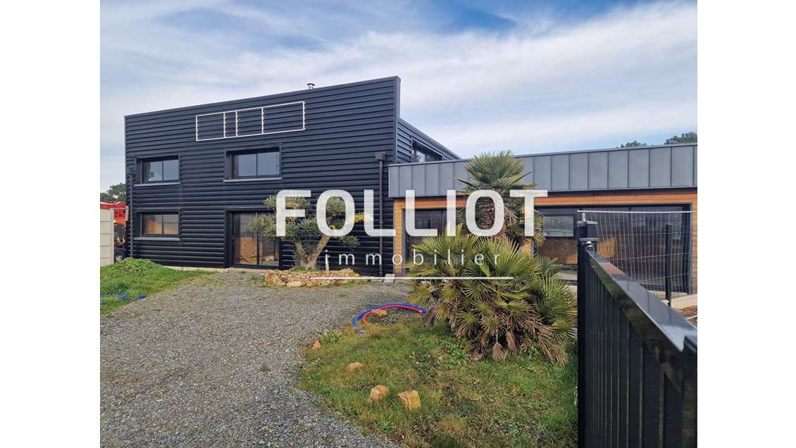 A vendre superbe local industriel état neuf Lessay