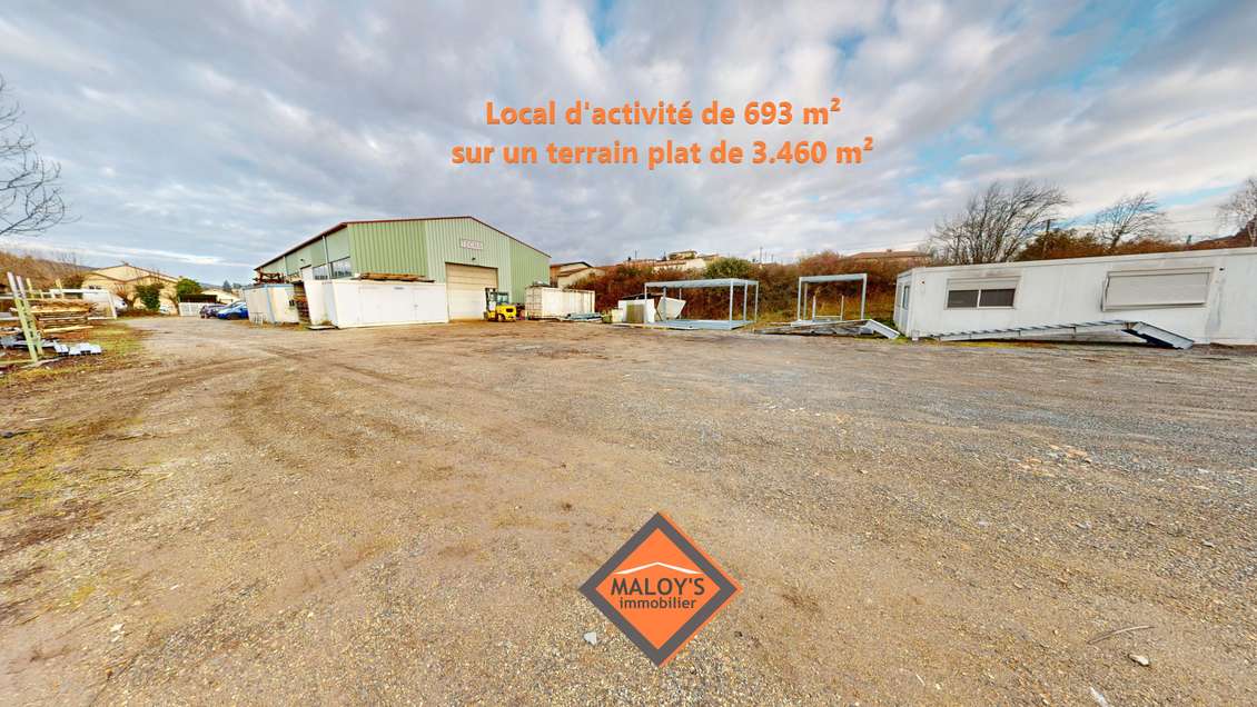 Vente local 693m² sur 3460m² à Létra N7 / A89