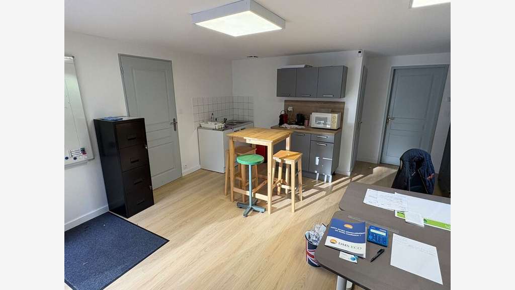 Location local d'activité 200m² Leyrieu zone calme
