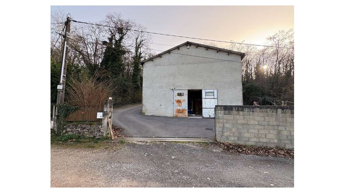 vous propose en exclusivité un bâtiment d'a