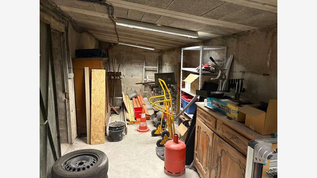 Location local d'activité 200m² Leyrieu zone calme