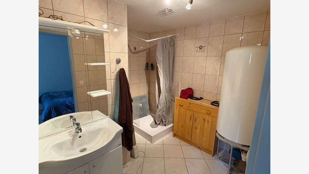 Location local d'activité 200m² Leyrieu zone calme