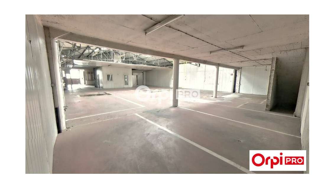 Entrepôt 560m² à vendre axe majeur de Lille