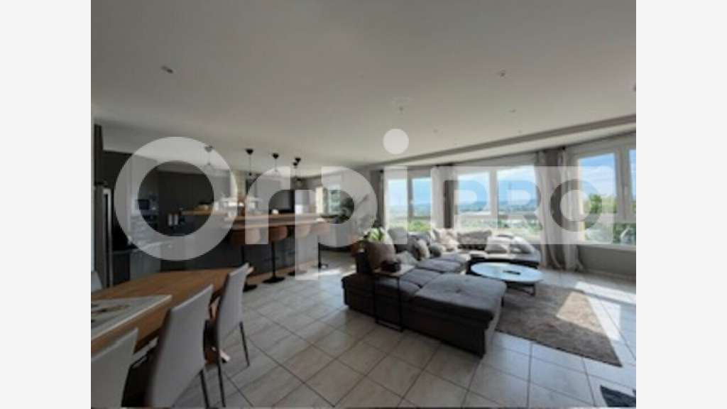 Local d'activité + logement 658m² à vendre à Limas