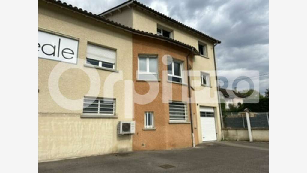 Local d'activité + logement 658m² à vendre à Limas