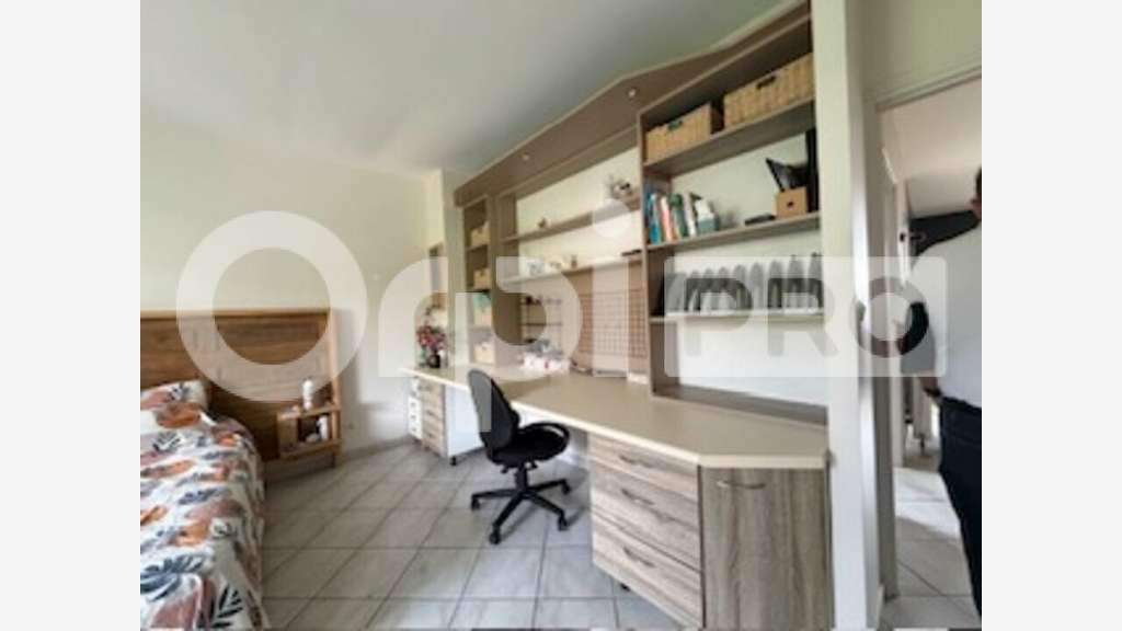 Local d'activité + logement 658m² à vendre à Limas