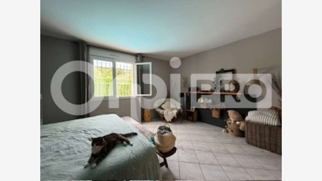 Local d'activité + logement 658m² à vendre à Limas