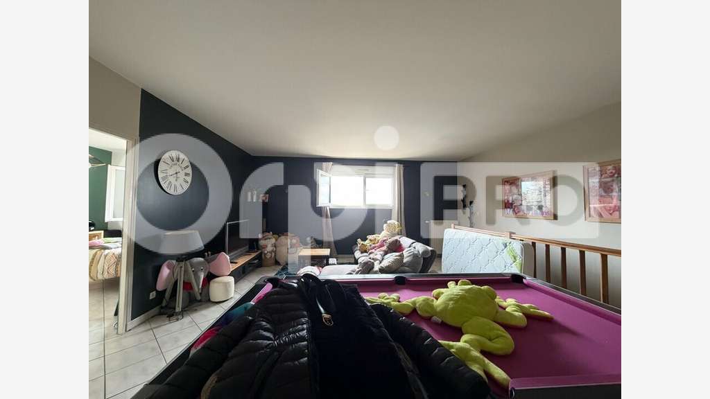 Local d'activité + logement 658m² à vendre à Limas