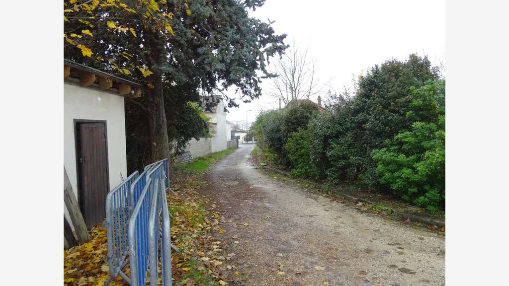 Local 680m² à vendre à Limeil-Brévannes  centre 