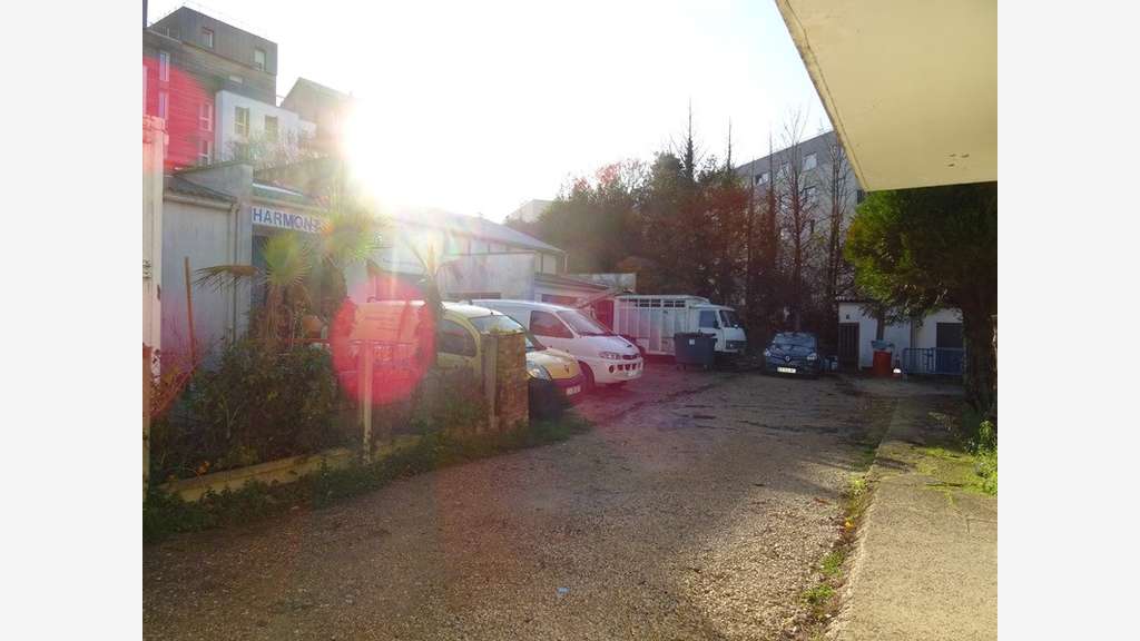 Local 680m² à vendre à Limeil-Brévannes  centre 