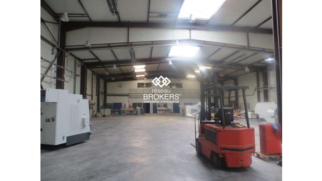 Vente bâtiment indépendant 1677m² à Linas A6, A10