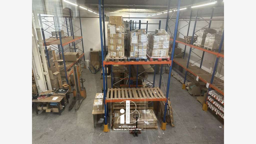 Vente local d'activité de 680m² en za de Lisses