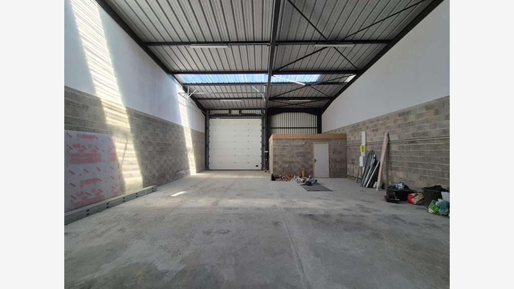 Vente entrepôt local 195m² à Lorient Nord Cléguer