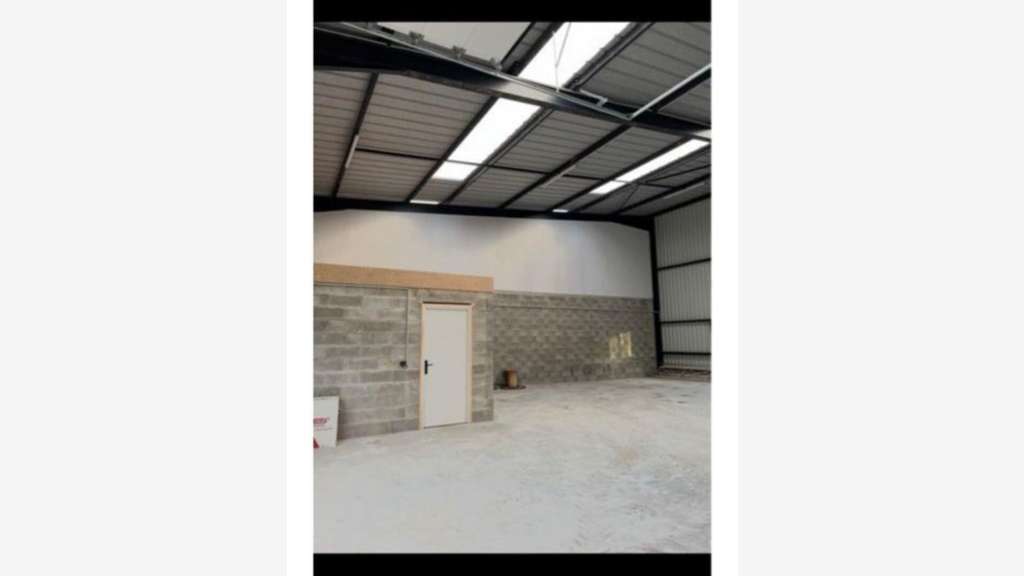 Vente entrepôt local 195m² à Lorient Nord Cléguer