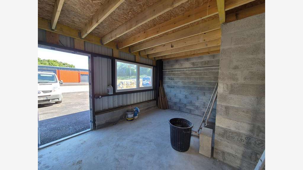 Vente entrepôt local 195m² à Lorient Nord Cléguer
