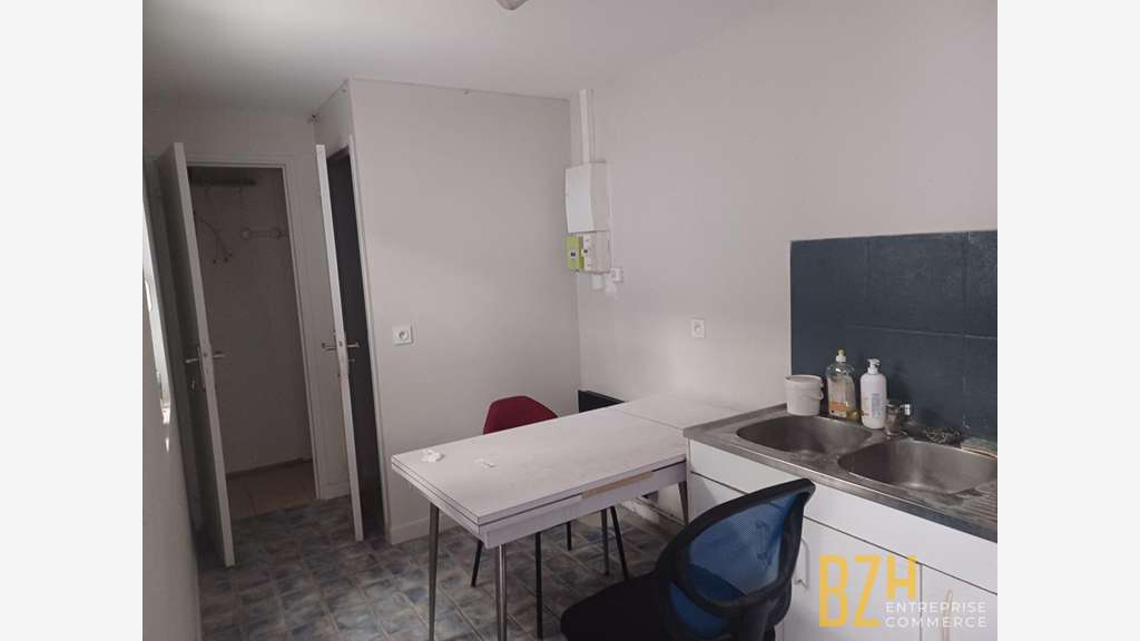 A vendre local d'activité 250m² en za à Merlevenez