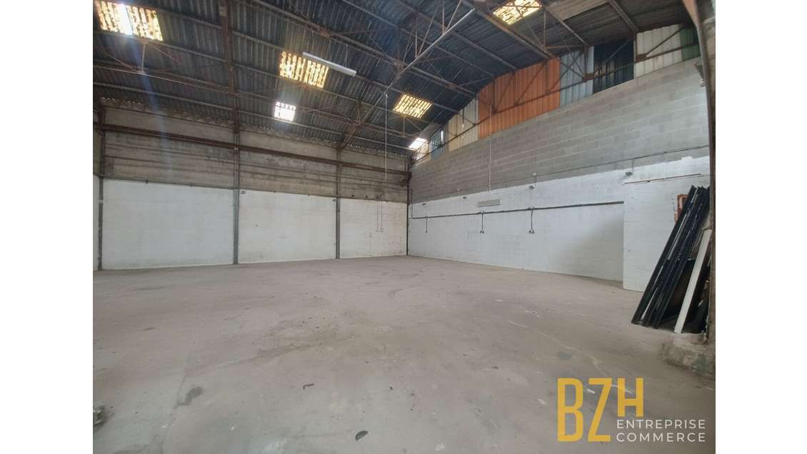A VENDRE - LOCAL D'ACTIVITE - 220 m2