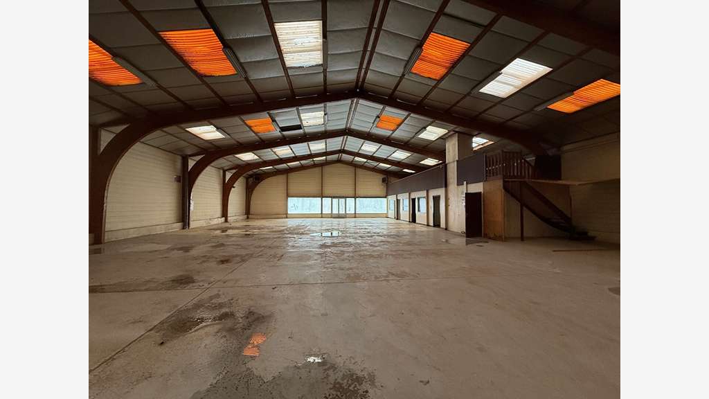Vente local d'activité de 1000m² à Loudéac