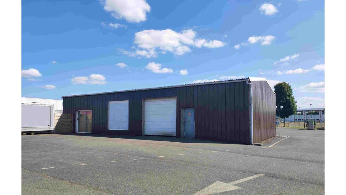 Vente local d'activités de 165m² à Loudun zi