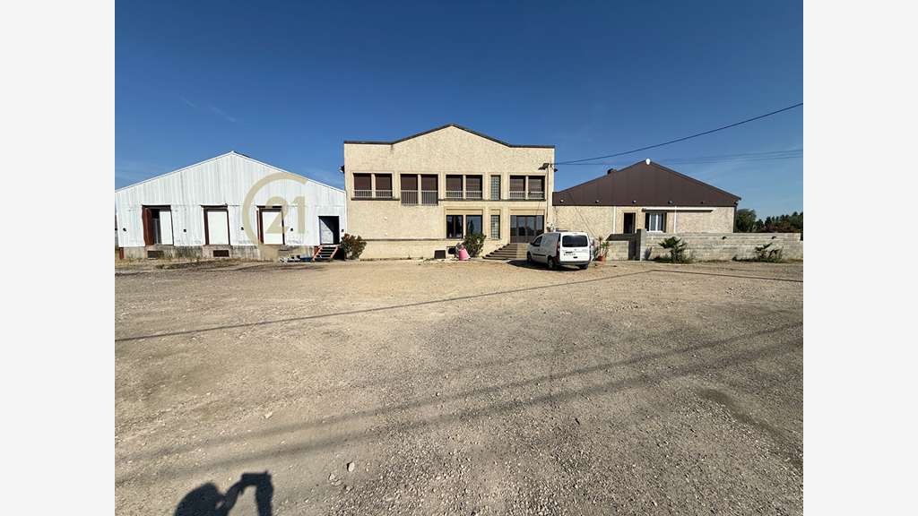 Vente local d'activité unique de 1800m² à Louhans