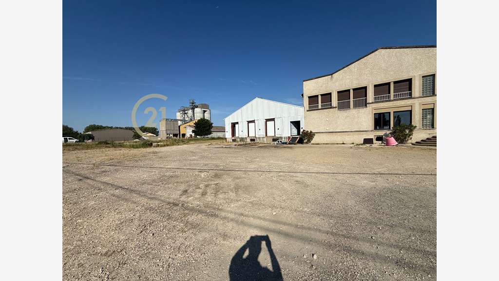 Vente local d'activité unique de 1800m² à Louhans