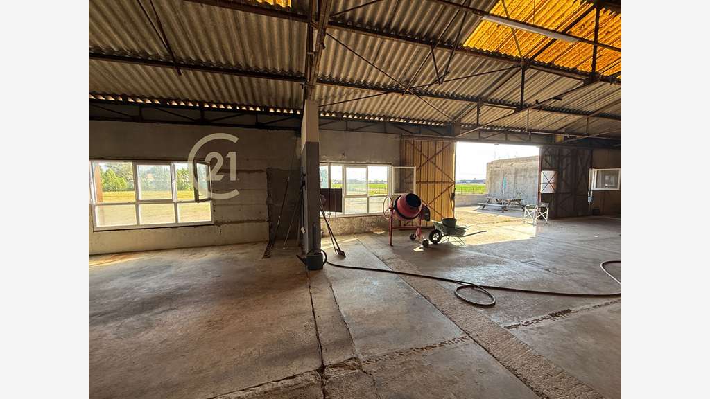 Vente local d'activité unique de 1800m² à Louhans