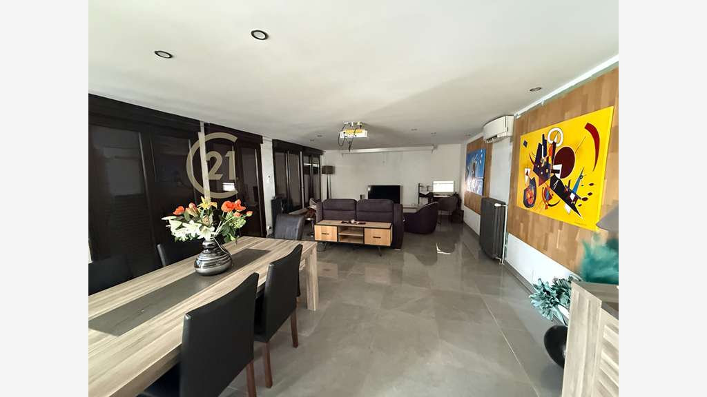 Vente local d'activité unique de 1800m² à Louhans