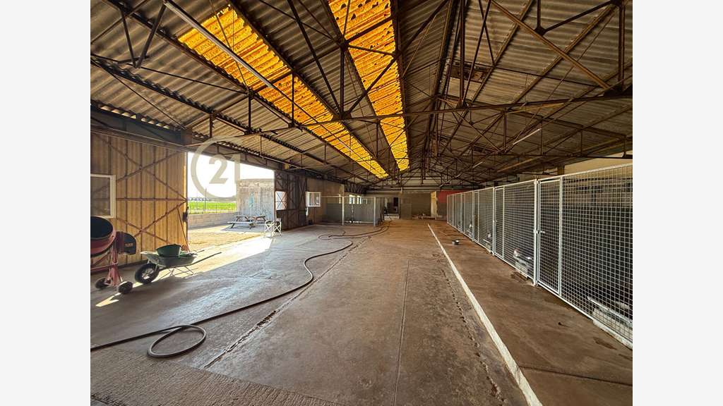 Vente local d'activité unique de 1800m² à Louhans