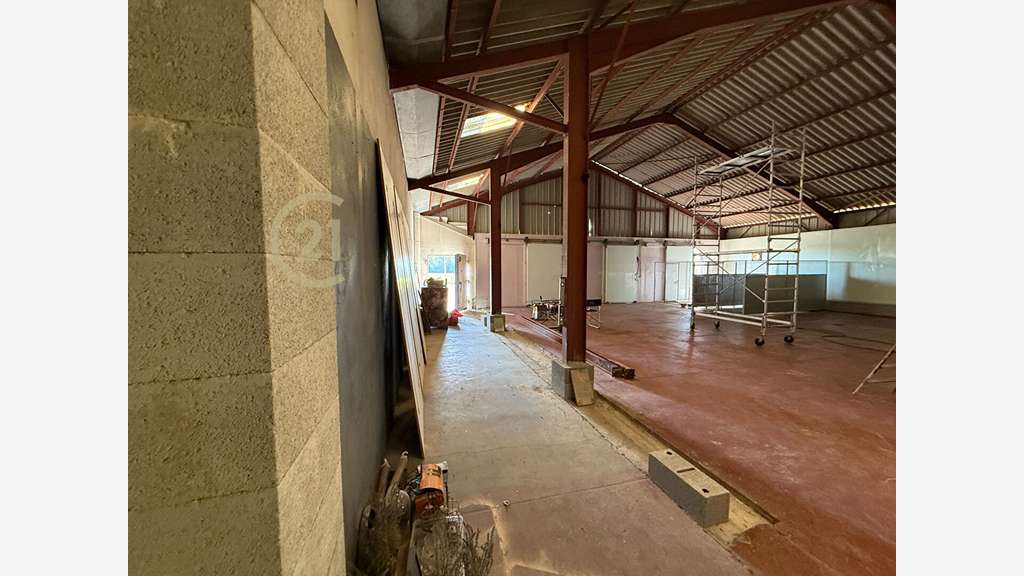 Vente local d'activité unique de 1800m² à Louhans
