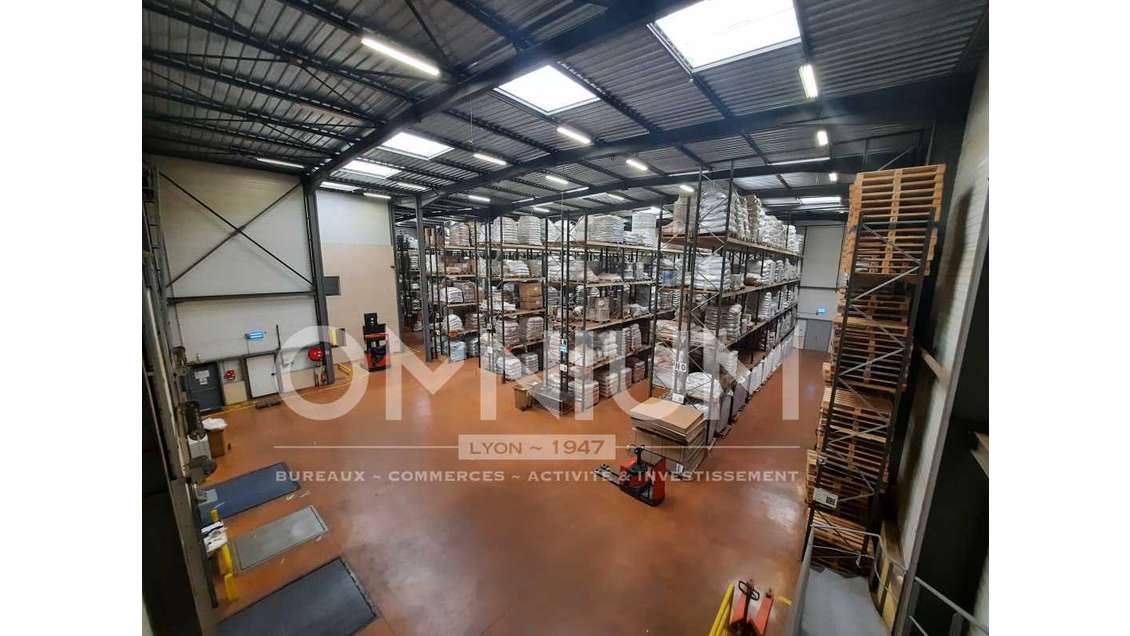 vous propose un local indépendant de stocka