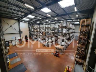 AV local indépendant de stockage 4600m² à Lozanne