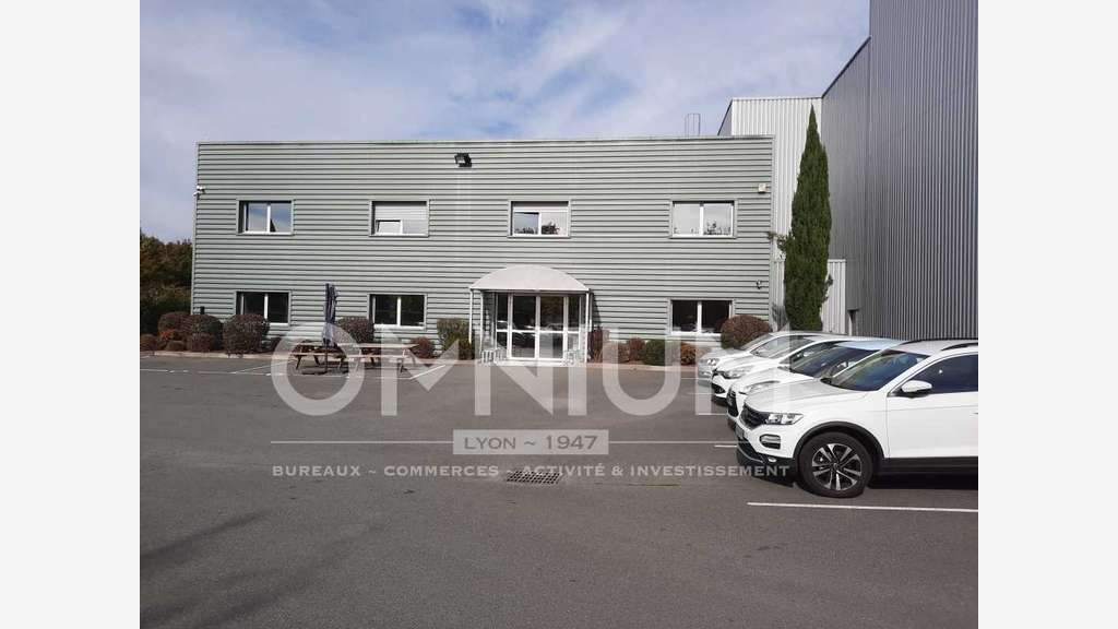 AV local indépendant de stockage 4600m² à Lozanne