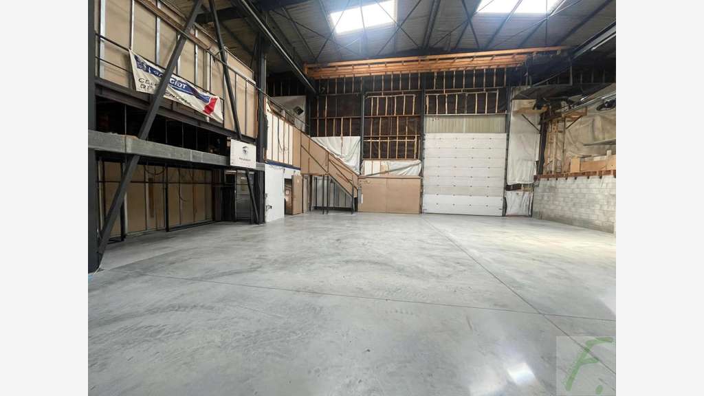 Local industriel à vendre à 20 km de Grenoble