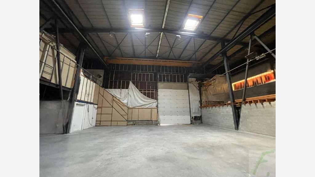 Local industriel à vendre à 20 km de Grenoble