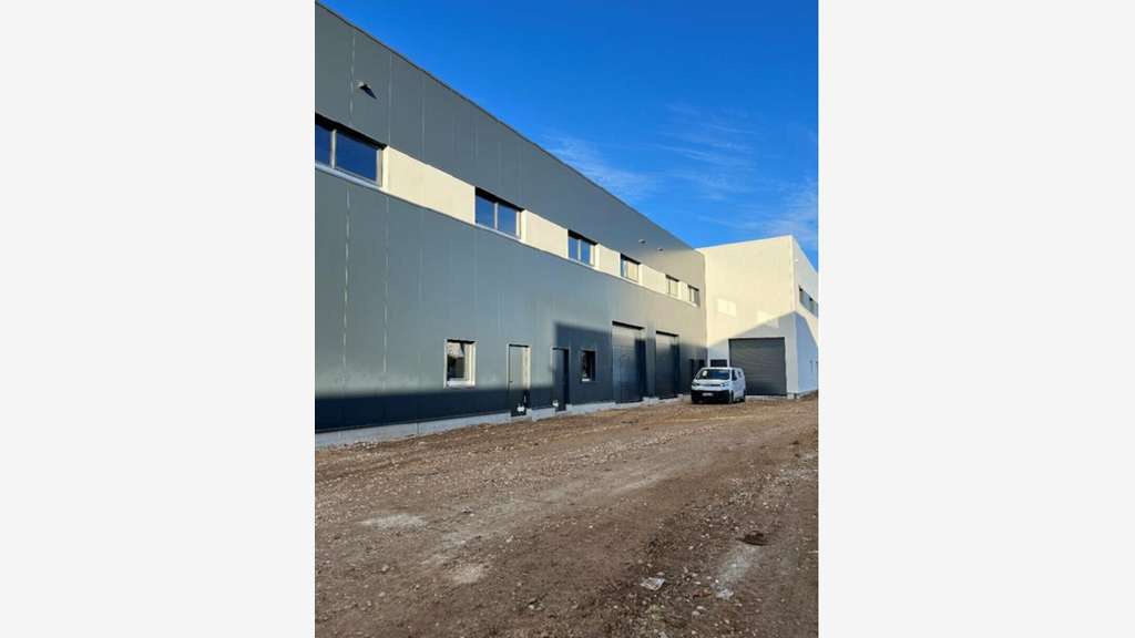 LOCAL D'ACTIVITE A LA VENTE - LUNEL VIEL