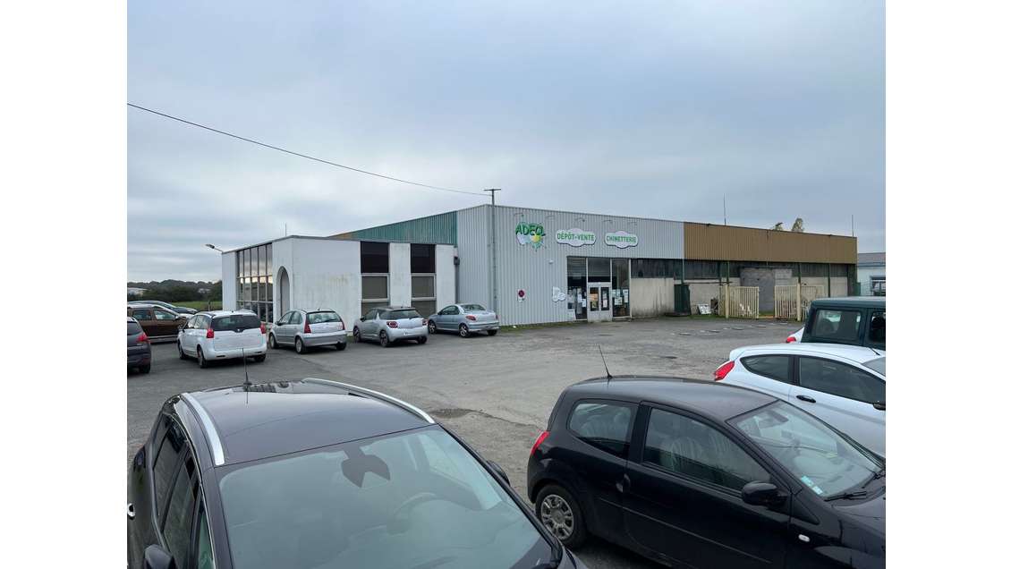 Vente local activité 1300m² à Lussac-les-Châteaux