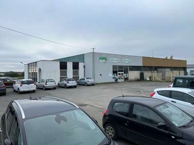 Vente local activité 1300m² à Lussac-les-Châteaux