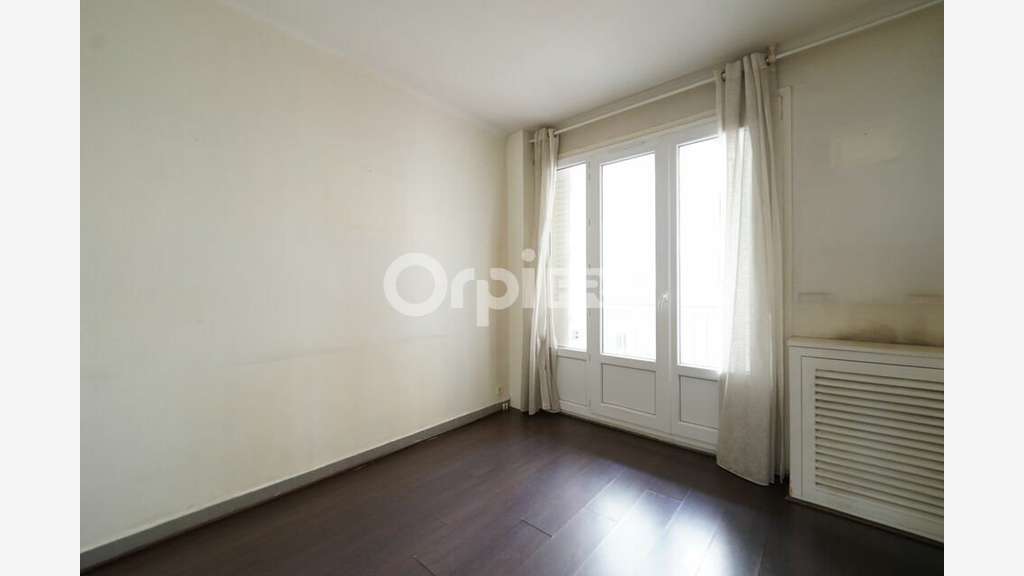 Local professionnel 58m² R+2 à vendre à Lyon 6e