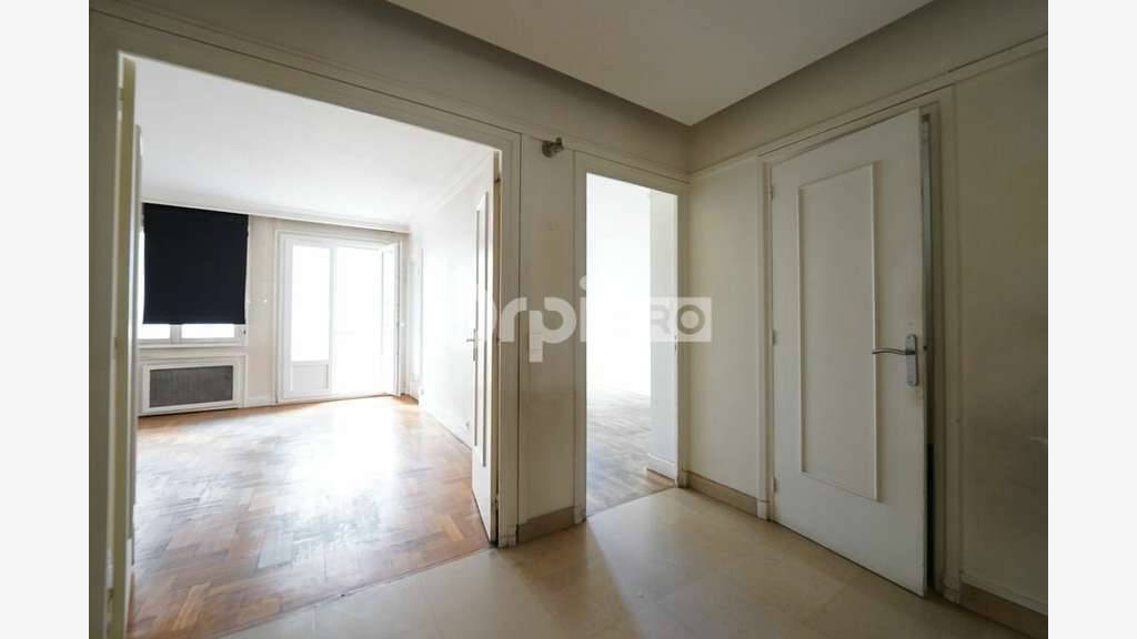 Local professionnel 58m² R+2 à vendre à Lyon 6e