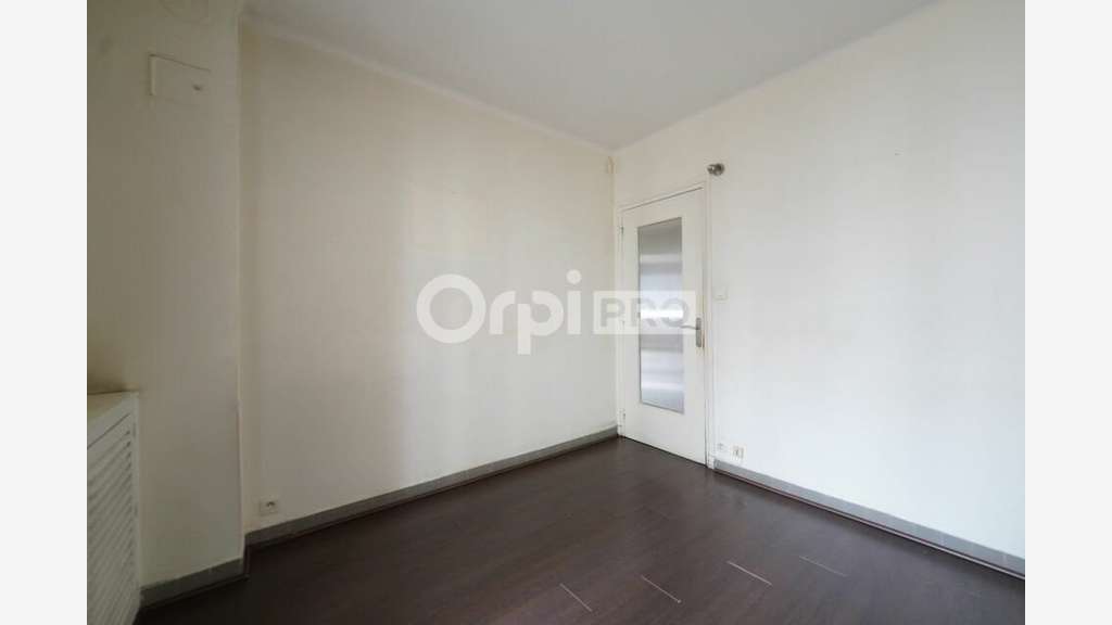 Local professionnel 58m² R+2 à vendre à Lyon 6e