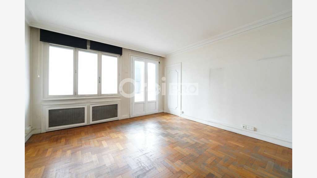 Local professionnel 58m² R+2 à vendre à Lyon 6e