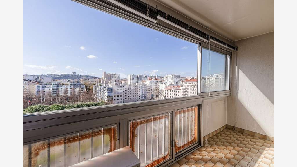 LOCAL PROFESSIONNEL A VENDRE - 49 m² - LYON 6