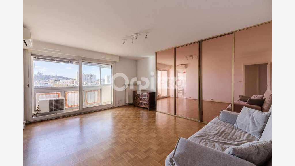 LOCAL PROFESSIONNEL A VENDRE - 49 m² - LYON 6
